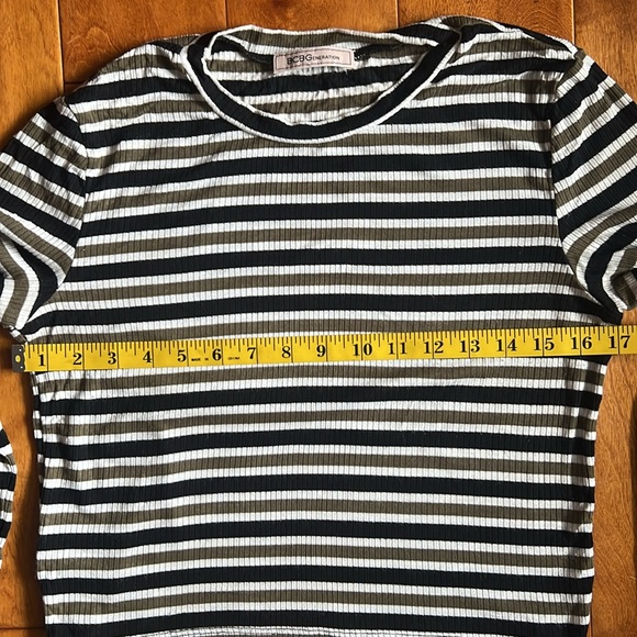 BCBGeneration Striped Long Sleeve Top - Black, Green, & White - Fits like M - Picture 4 of 6
